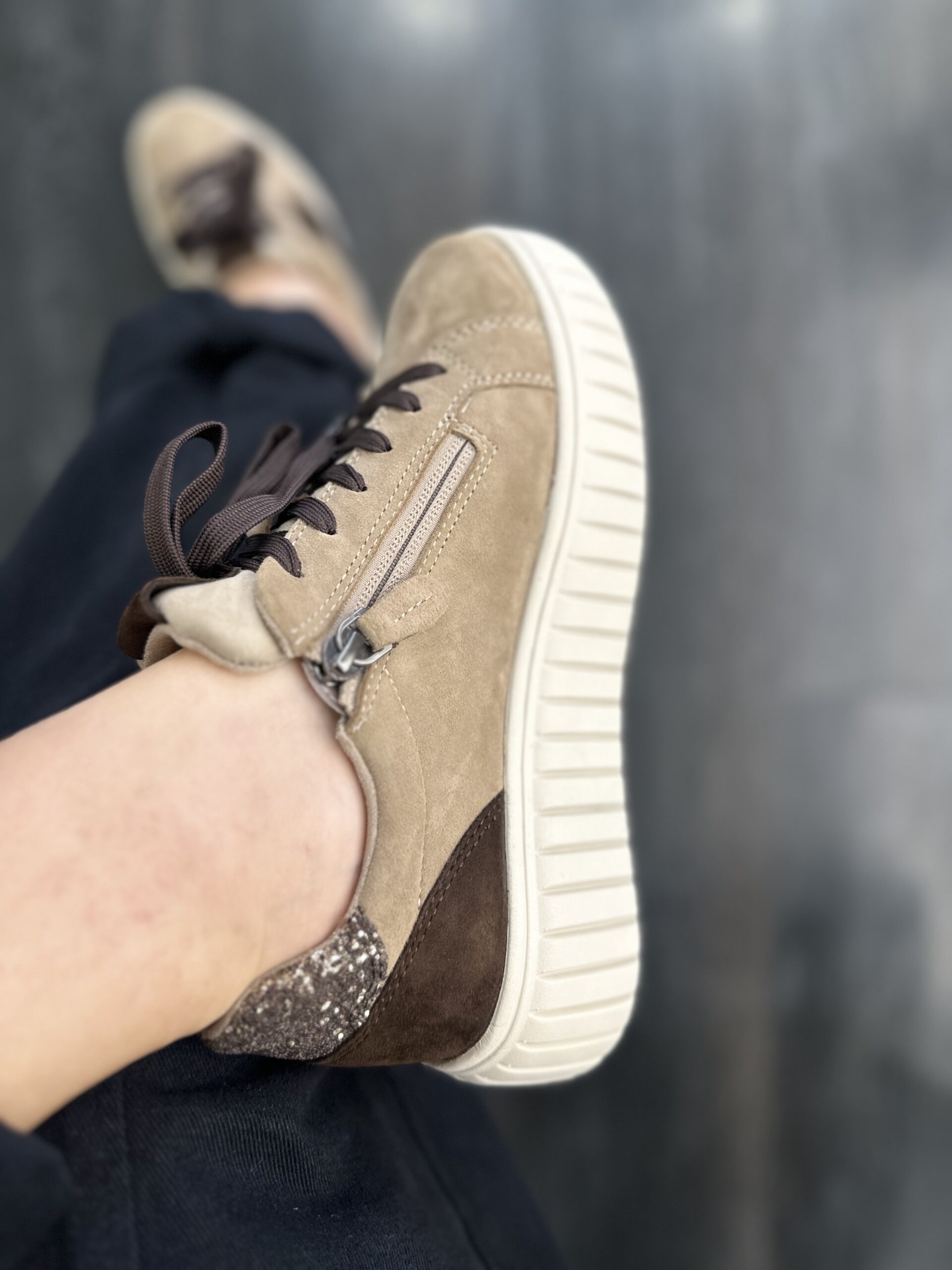 Sneakers taupe Tamaris - immagine 2